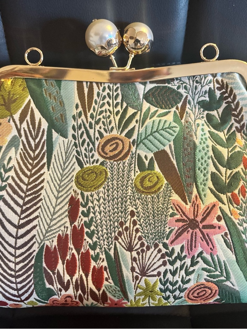 Floral Embroidered Kiss-Lock Clutch in Cream and Green